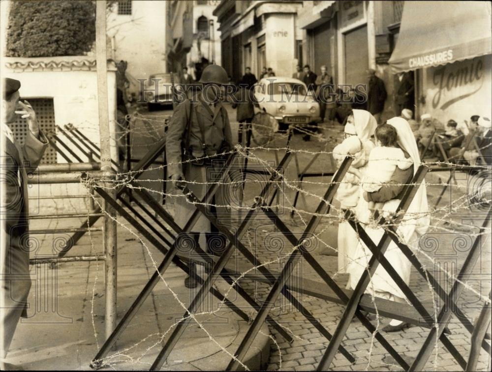 Press Photo Pro-Algerian Independence Crowd In Algeria - Historic Images