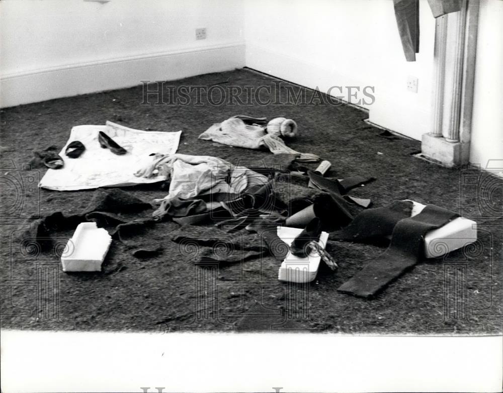 1969 Press Photo Hippies Stay The Night - and Leave ÃƒâšÃÂ£2,000 damage - Historic Images