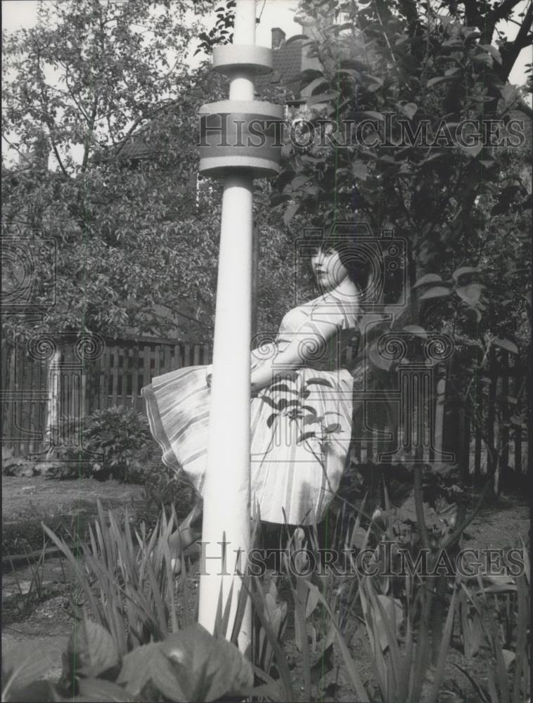1959 Press Photo Small television tower in a garden - Historic Images
