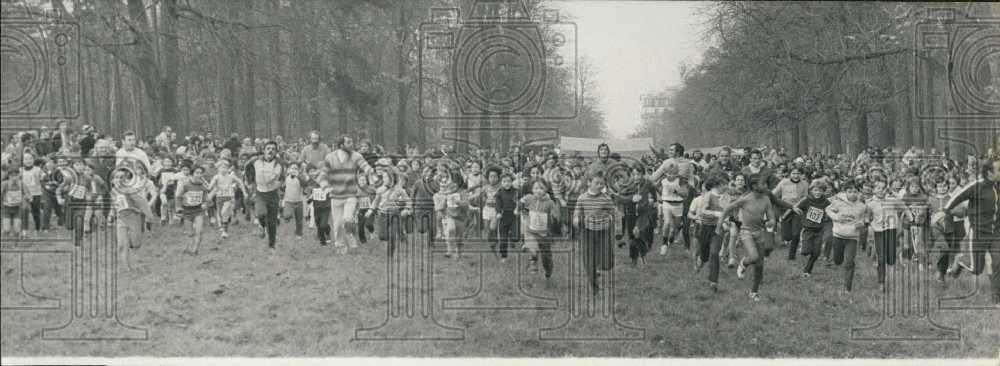 1978 Press Photo Over 3000 kids in a footrace in Paris - Historic Images