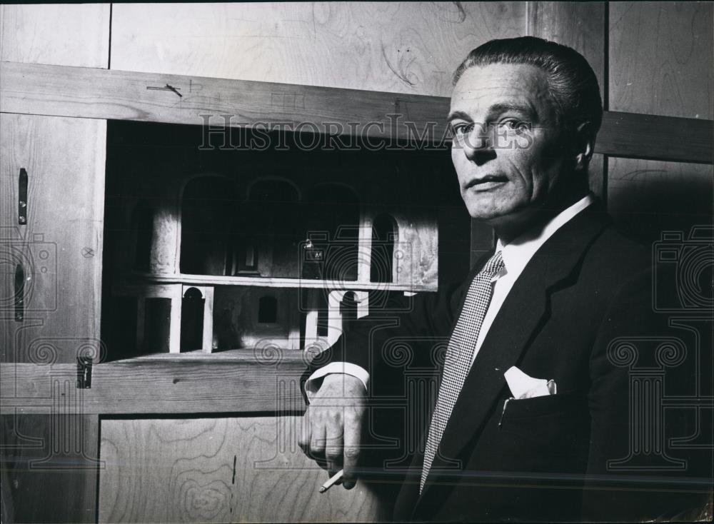 Press Photo Man Smoking Cigarette - Historic Images