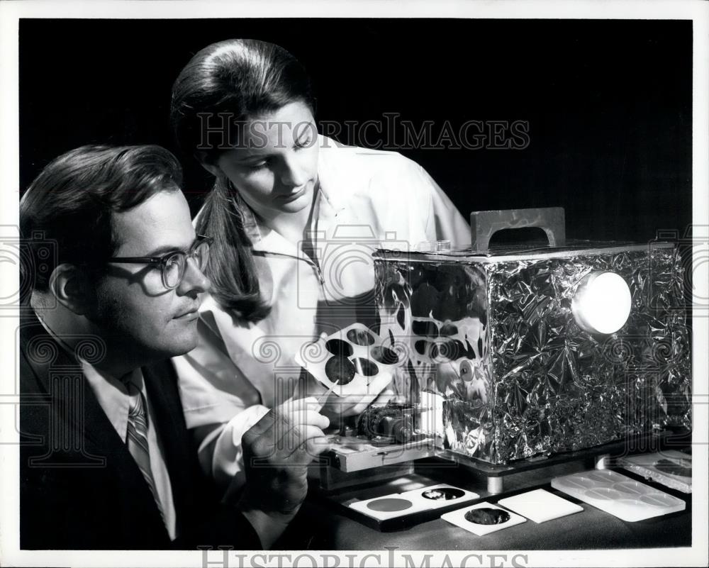 1972 Press Photo Unique Process Invented By Scientists at General Electric - Historic Images