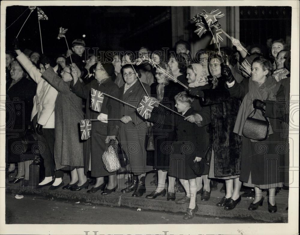 1953 Press Photo Flag Waving Crowds Watch Queen &amp; Duke of Edinburgh - Historic Images