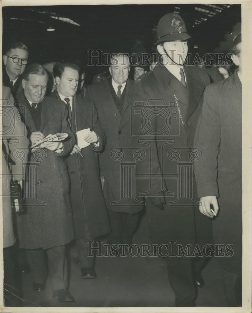 1955 Press Photo Sir Peroy Mills Minister Of Power In London - Historic Images