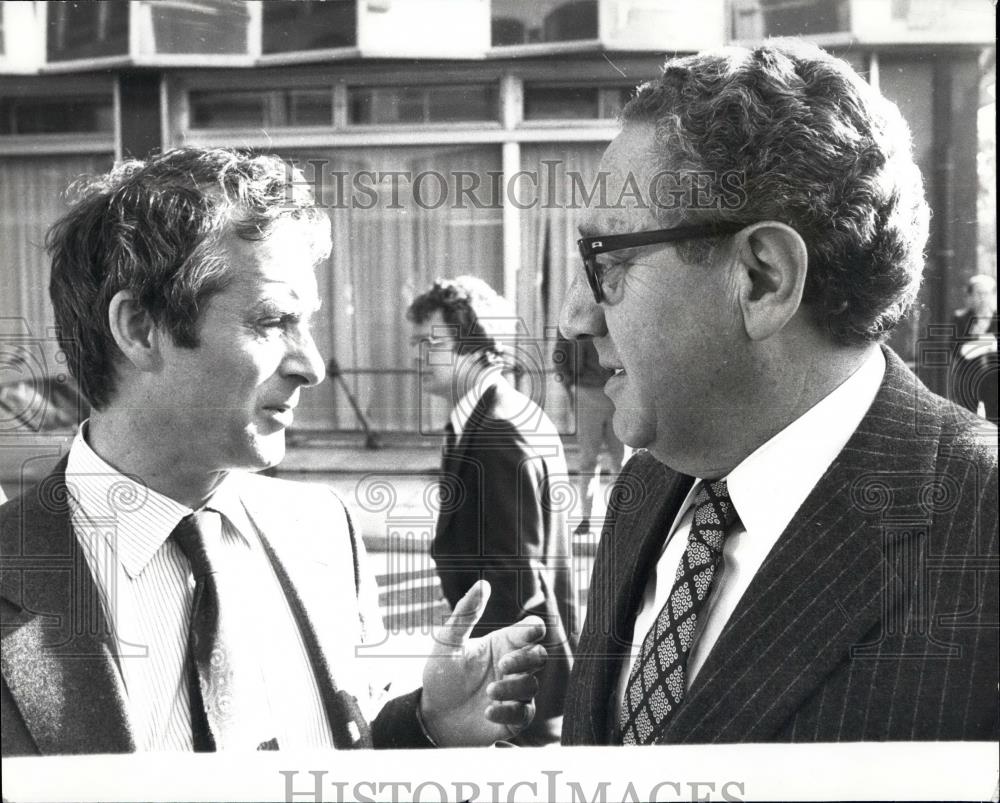 1979 Press Photo Henry Kissinger Visiting Times Presidential Assistant - Historic Images