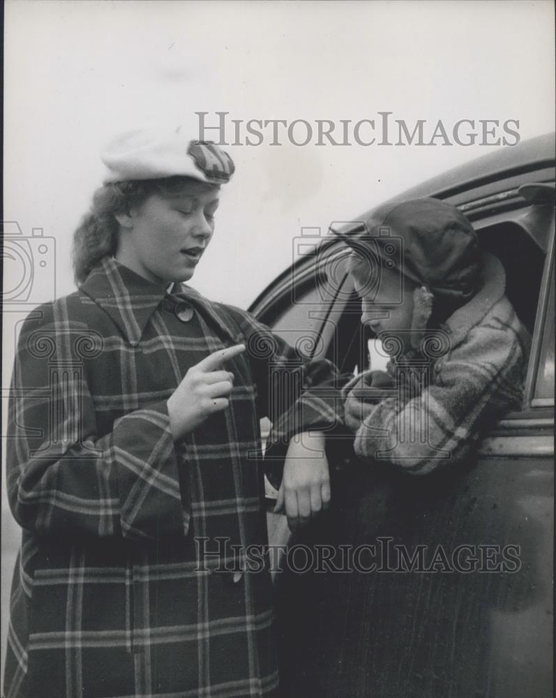 Press Photo Air Police member Carol McGingan at Buttonwood and a child - Historic Images