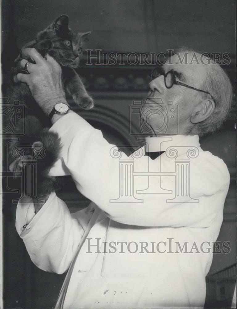 1958 Press Photo Rev Basil Reese, Kensington Kitten, Neuter Cat Club Show - Historic Images