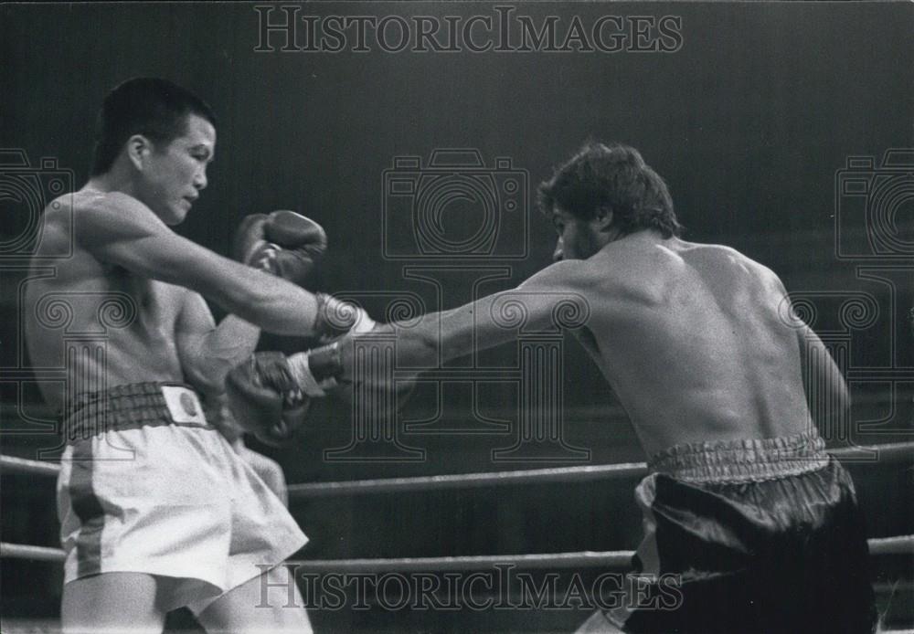 1972 Press Photo Clement Sanchez Feather Weight Champion Shibata - Historic Images