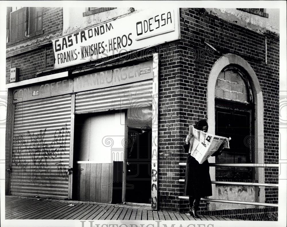 Press Photo Gastronom serving Franks, Knishes and Heros - Historic Images