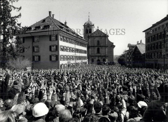 1984 Press Photo The people's general assembly (only for men) in Switzerland - Historic Images
