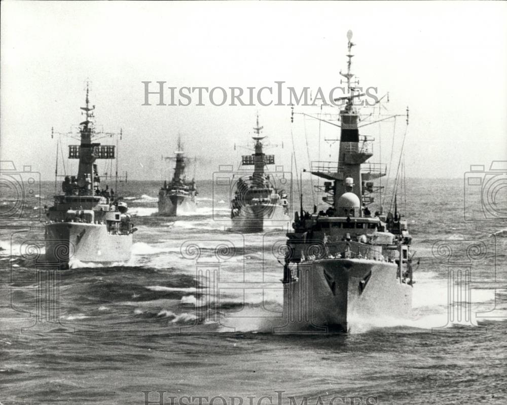 1974 Press Photo Royal Navy Ships on CENTO Exercise - Historic Images