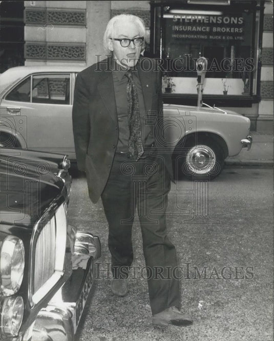 1975 Press Photo Mr. Michael Foot, the Employment Secretary - Historic Images