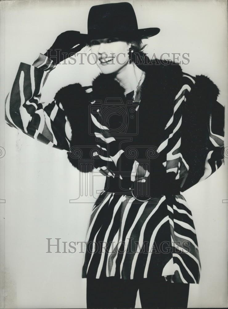 1982 Press Photo Louis Feraud model - Historic Images