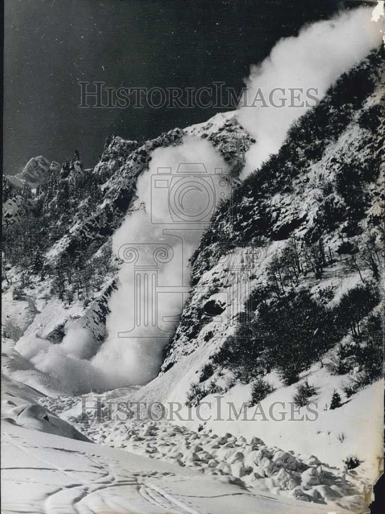 1958 Press Photo Dry Avalanche in Switzerland. Glarus. - Historic Images