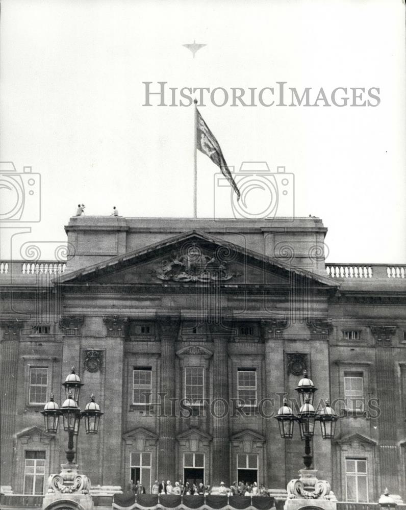 1969 Press Photo British prototype Concorde 002 Flies Over Buckingham Palace - Historic Images