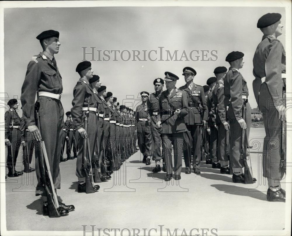 1957 Press Photo Passing out Parade of the Mons Officer Cadet School - Historic Images