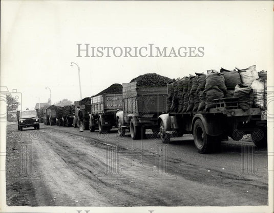 1955 Press Photo Rail strike,so coal is moving by truck - Historic Images