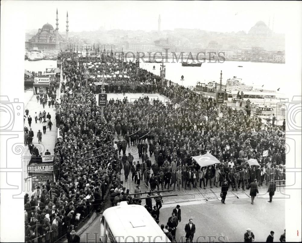 1967 Press Photo Mass Demonstration in Istanbul - Historic Images