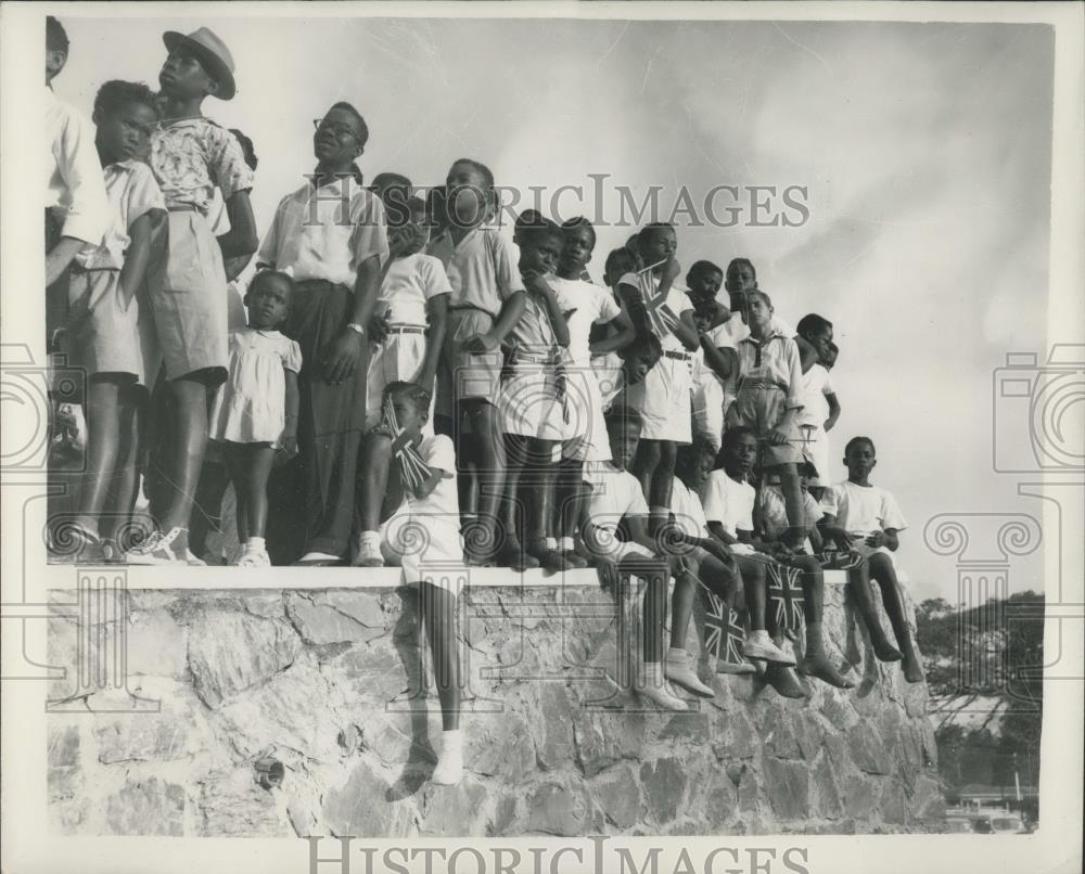 1955 Press Photo Princess Margaret during her visit to skinner Park - Historic Images