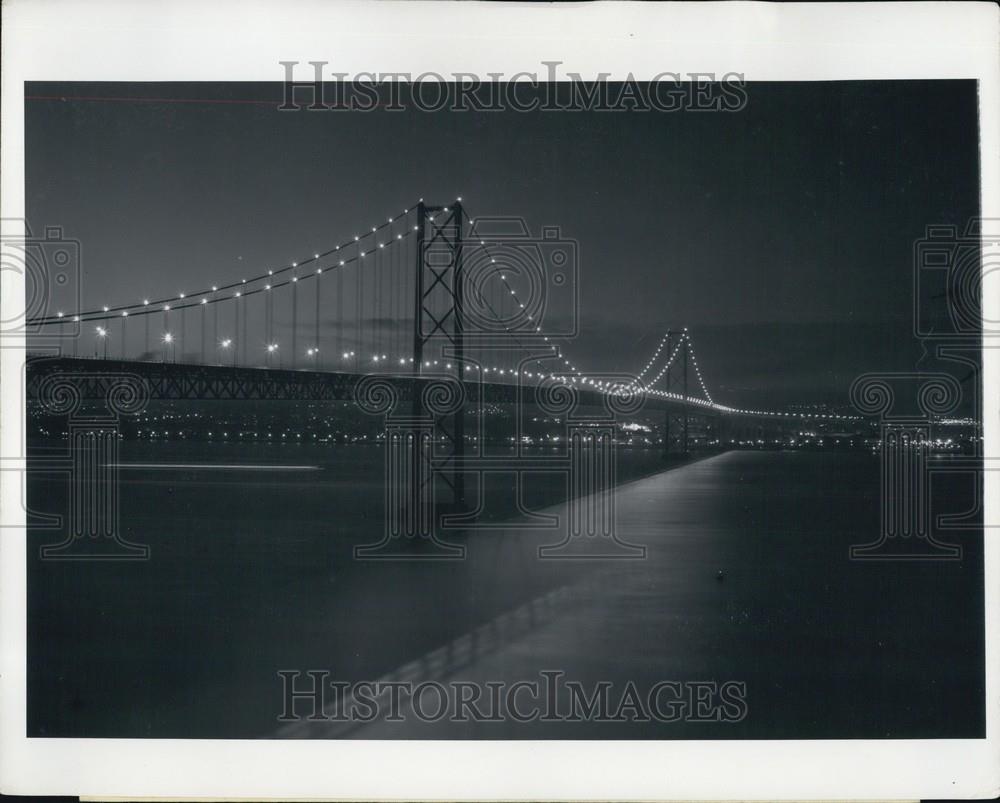 Press Photo Tagus River bridge, Lisbon - Historic Images