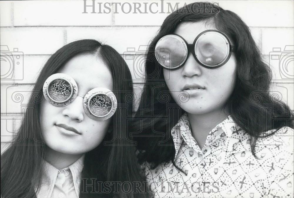 Press Photo Two Girls with Funny Glasses - Historic Images