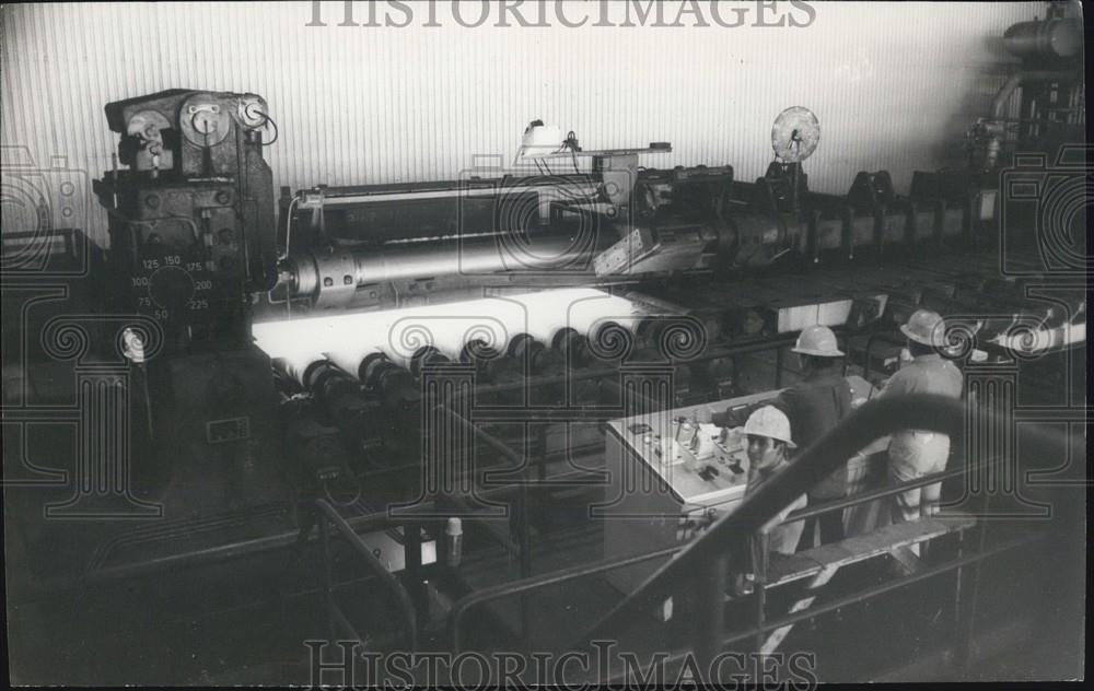 1972 Press Photo Steel Rolling Process Plant Chimbote Peru - Historic Images