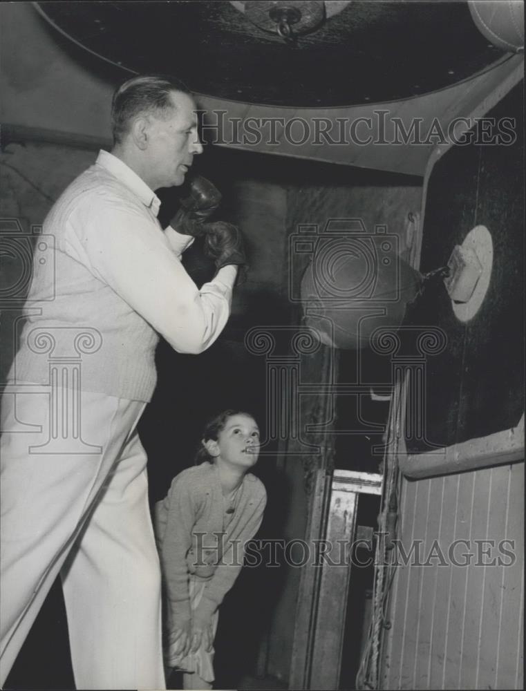 Press Photo Andy Newton,He's Blind: But He's An Expert With the Punch Ball - Historic Images