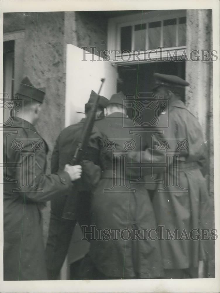 Press Photo Robert Blevens, who deserted this year twice,under arrest - Historic Images
