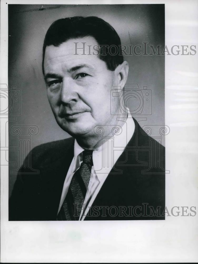 1960 Press Photo Dr Earle B Kaye Pres Med Staff St Vincent Charity Hospital - Historic Images