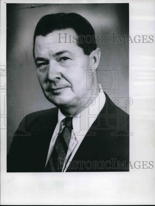 1960 Press Photo Dr Earle B Kaye Pres Med Staff St Vincent Charity Hospital - Historic Images