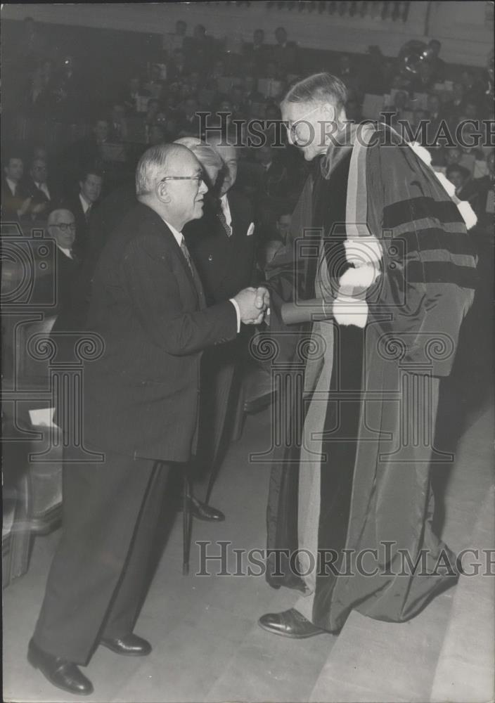 1953 Press Photo Herbert Spencer Grasser Receives Nobel Prize For Physiology - Historic Images