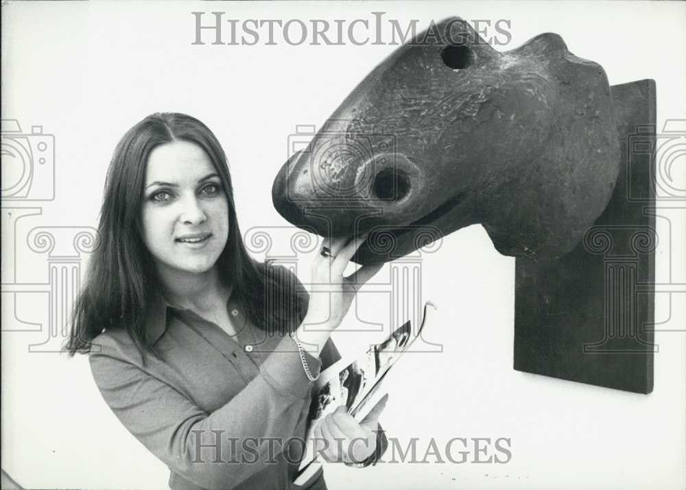 1969 Press Photo Exhibition of Artist Henry Moore's Works in Darmstadt. - Historic Images