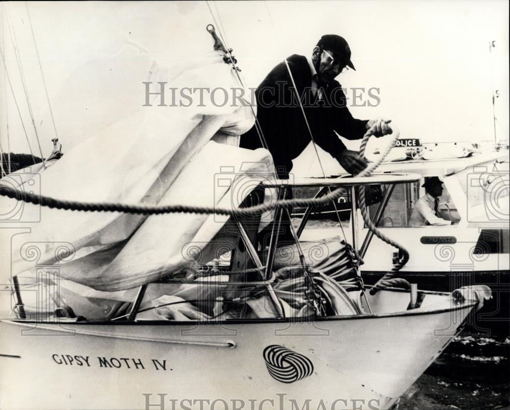 1966 Press Photo Francis Chichester, in his ketch Gypsy Moth IV - Historic Images