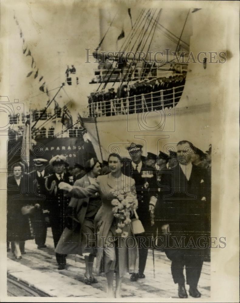 1954 Press Photo The Queen and the Duke of Edinburgh&Prime Minister Mr. Holland - Historic Images