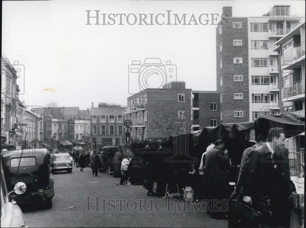 Press Photo Portobello Rd ,covered stalls & new flats towering above - Historic Images