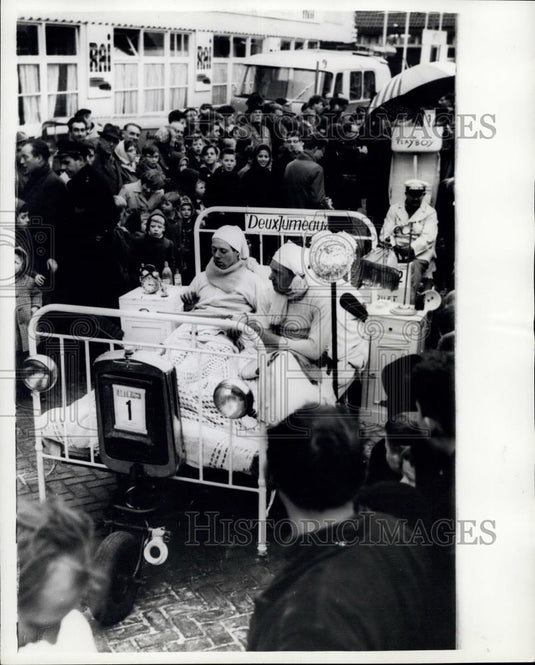 1960 Press Photo "Domesticated" Cars In Procession: In Amsterdam - Historic Images