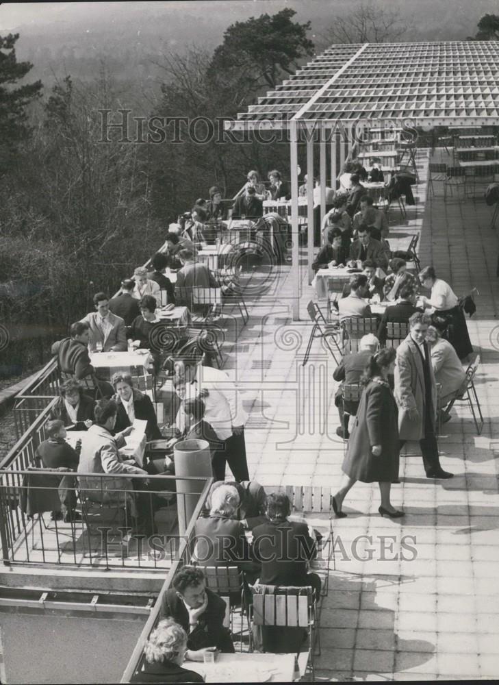1963 Press PhotoBerliners enjoying a warm spring sun at MÃƒÂ¼ggelturm. - Historic Images