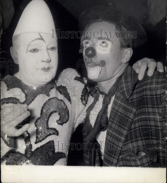 1956 Press Photo Who's the real clown? - Historic Images