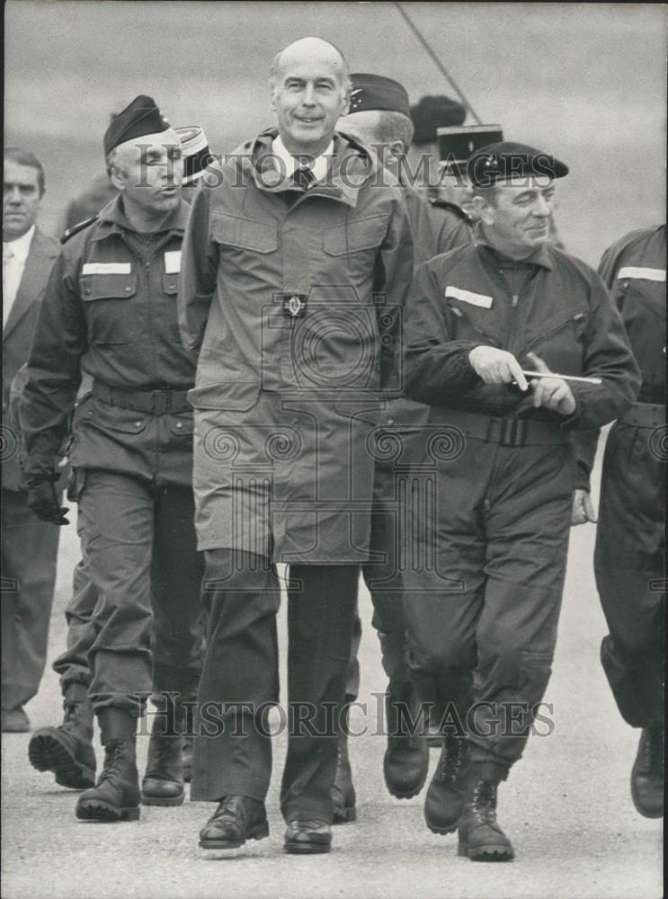 1979 Press Photo President Giscard D&#39;Estaing Attends Drills - Historic Images