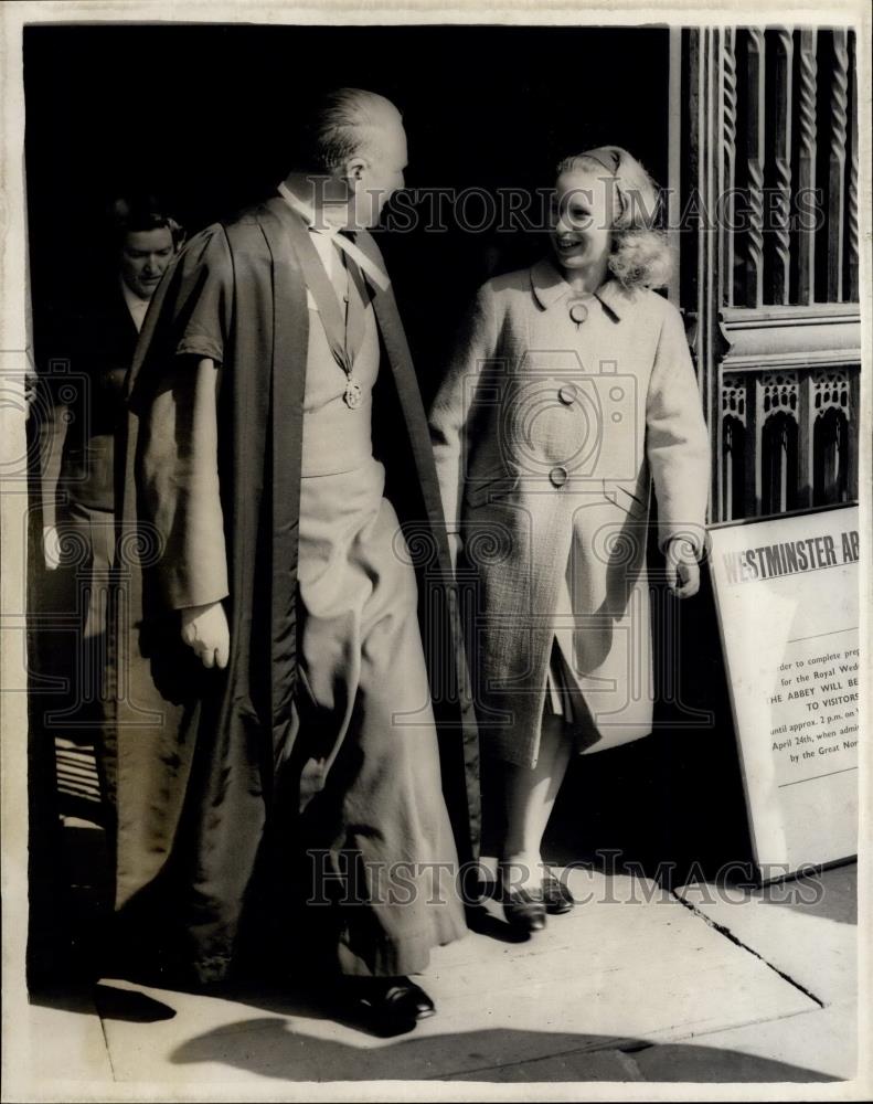 1963 Press Photo Princess Anne Westminster Abbey , the Dean, Dr. Eric Abbott. - Historic Images