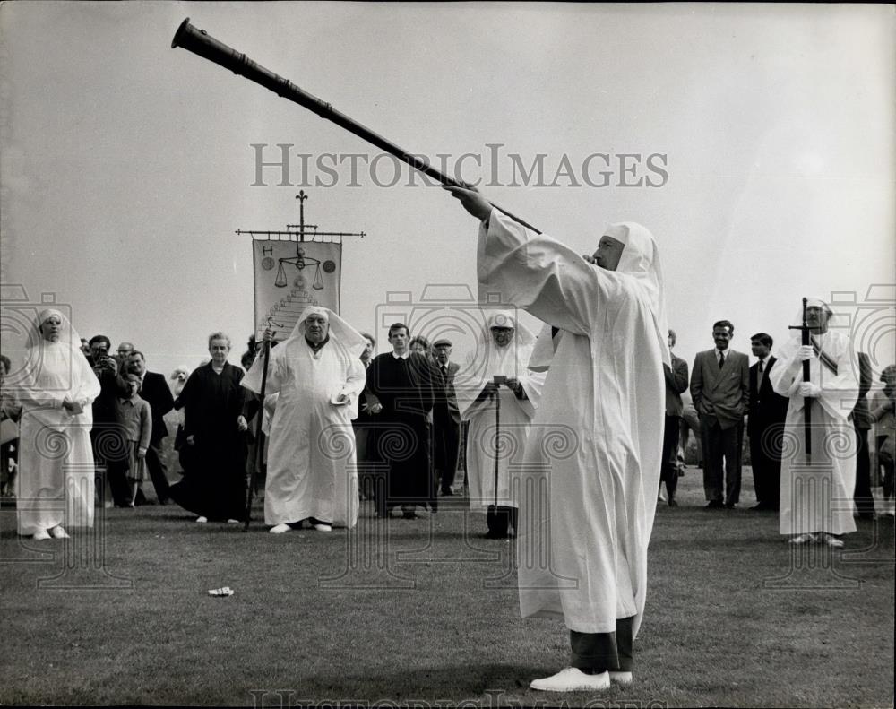 1962 Press Photo Druids Observe The Autumnal Equinox Ceremony On Primrose Hill - Historic Images