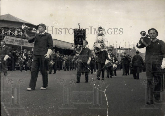 1955 Press Photo Miners of Northern France parading in the streets of Paris - Historic Images