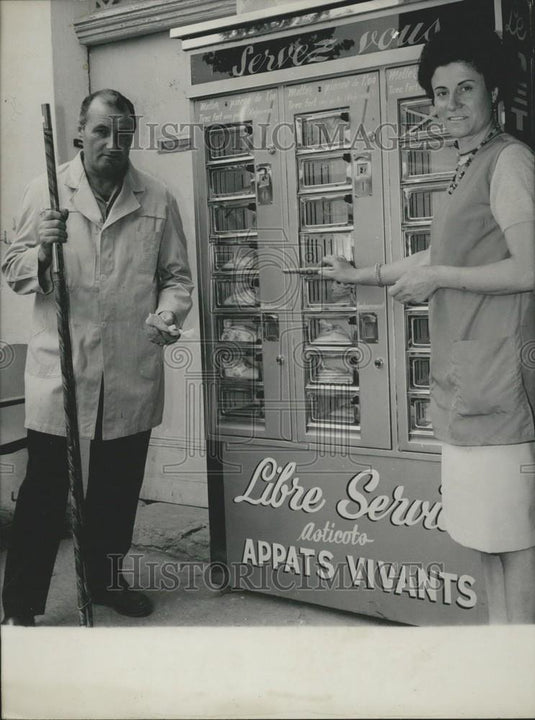 1964 Press Photo Bait Vending Machine - Historic Images