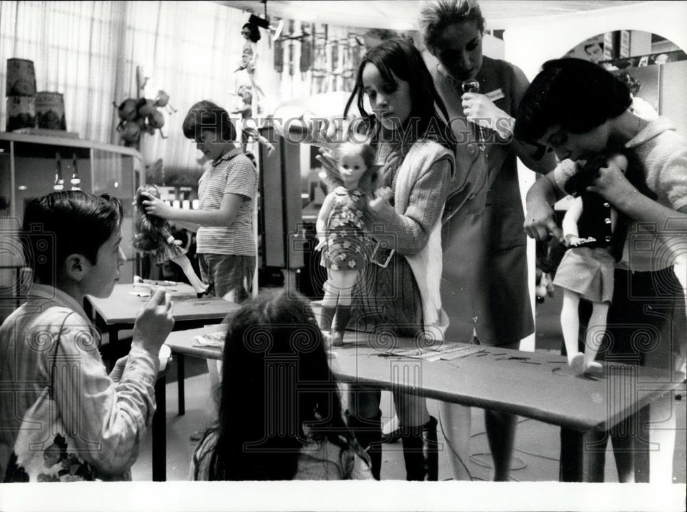 1969 Press Photo Annual Children&#39;s Show Opens at Porte De Versailles - Historic Images