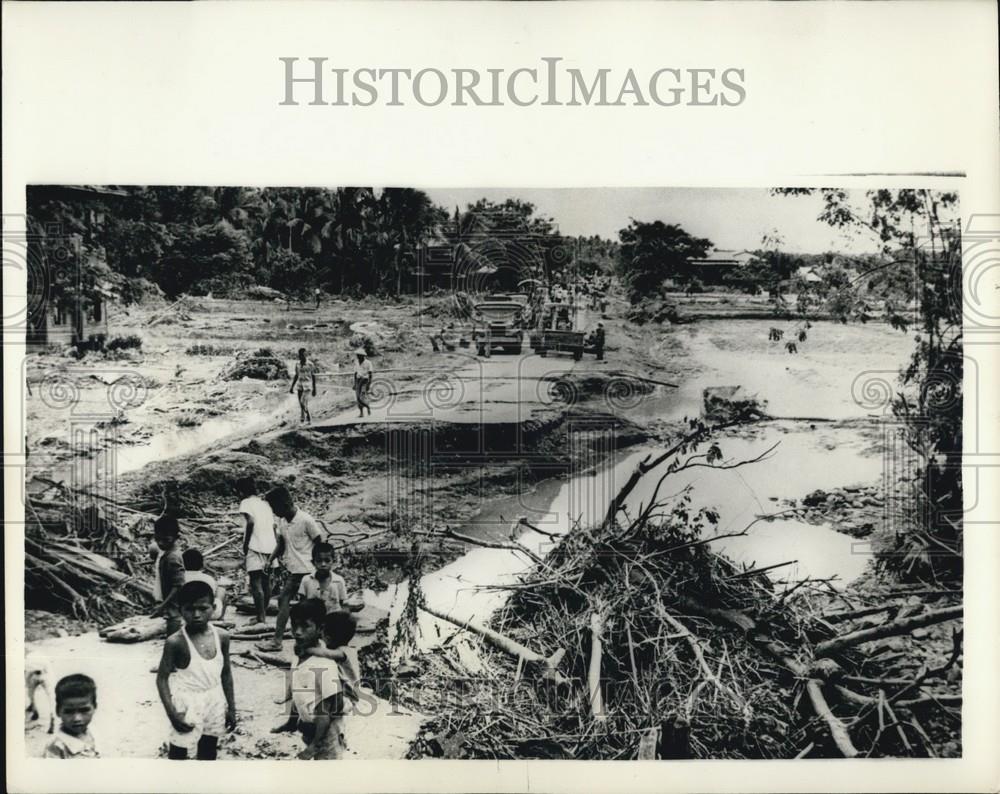 1957 Press Photo Floods, Philippines, Pangasinan Province, Mabini - Historic Images