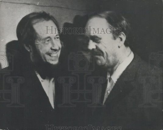 1974 Press Photo Alexander Solzhenitsyn & Heinrich Boll - Historic Images