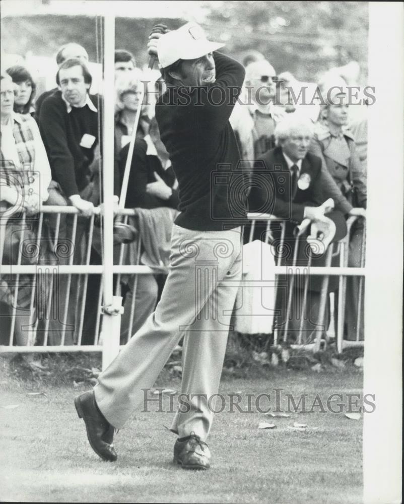 1979 Press Photo Gary Player of South Africa seen driving off the first tee - Historic Images