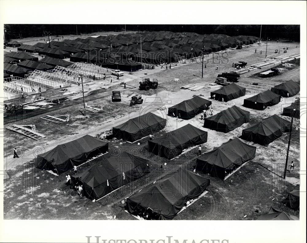 Press Photo Tent City, Ft. Walton Beach Fairgrounds, of Cuban refugees - Historic Images