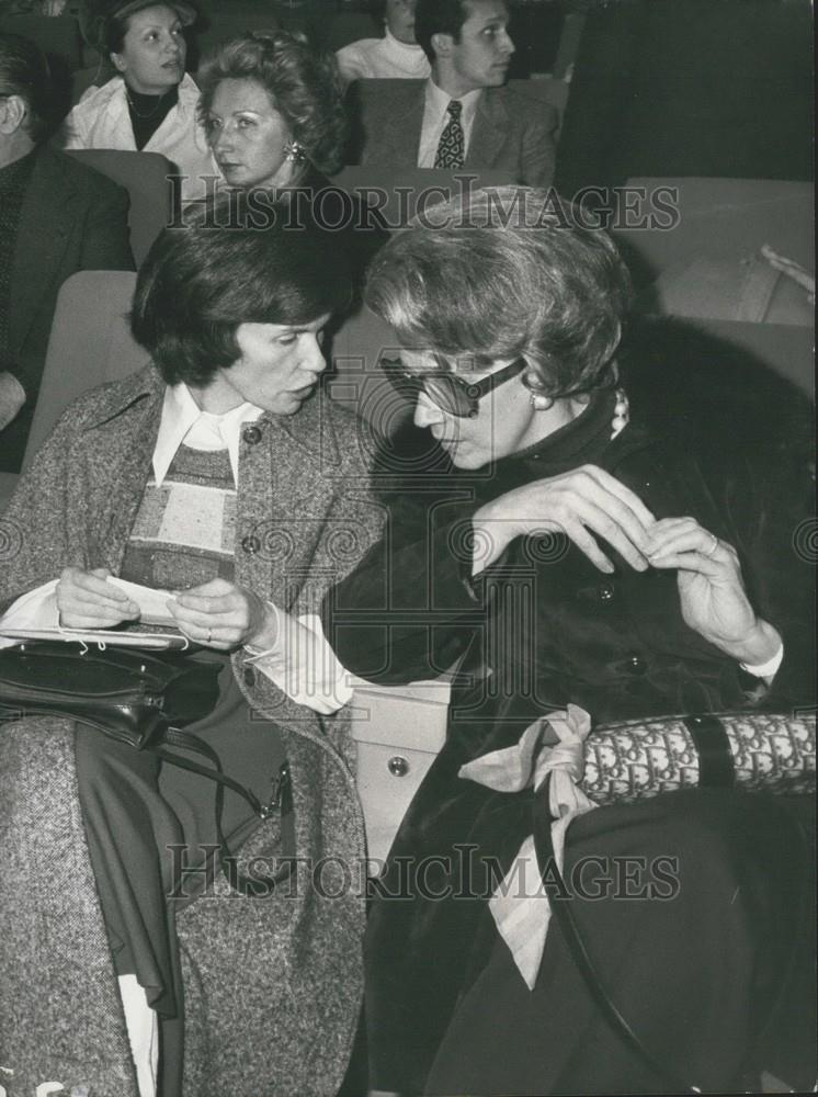 1974 Press Photo Mrs. Francois Mitterrand and her Step-Sister at Campaign Event - Historic Images