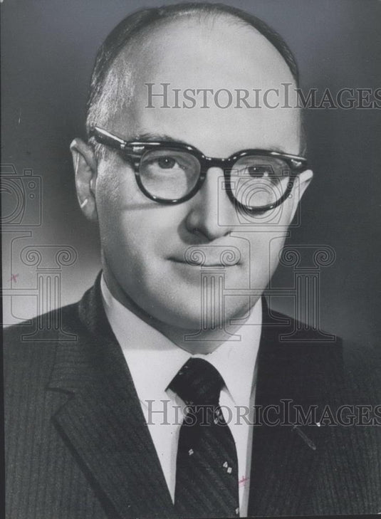 Press Photo Son Sues Father For Support - Historic Images